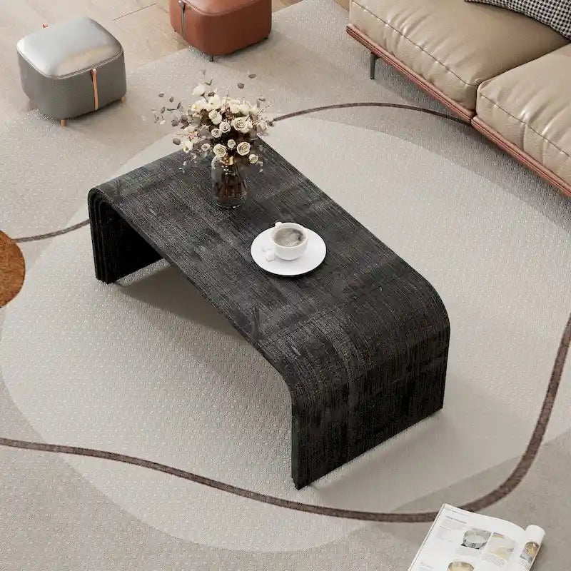 Table basse minimaliste au design Art déco incurvé